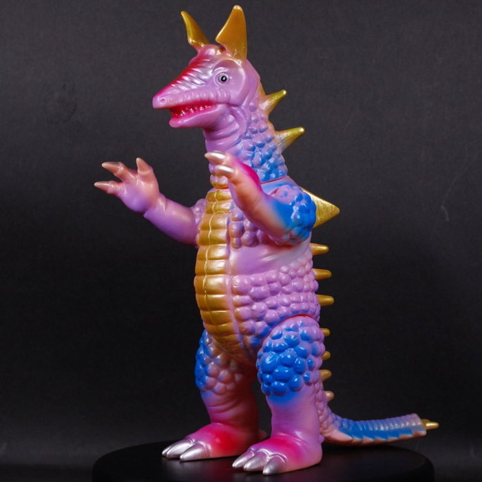 ウルトラマンレオ」のかわいいペットだった「ロン」が「パープル」と