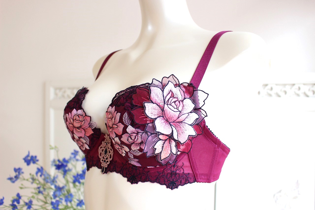 芳醇に咲くワインレッドの薔薇♡ サルート23group WIカラー | La