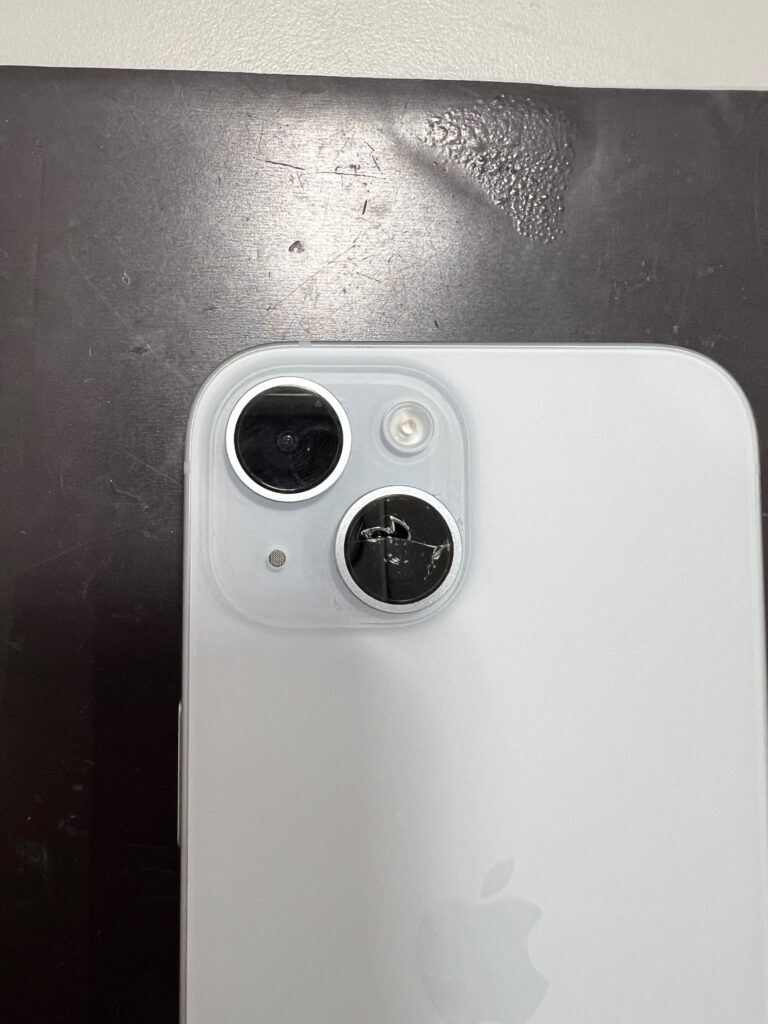 カメラレンズ割れはサクッと直しちゃいましょう！～iPhone13