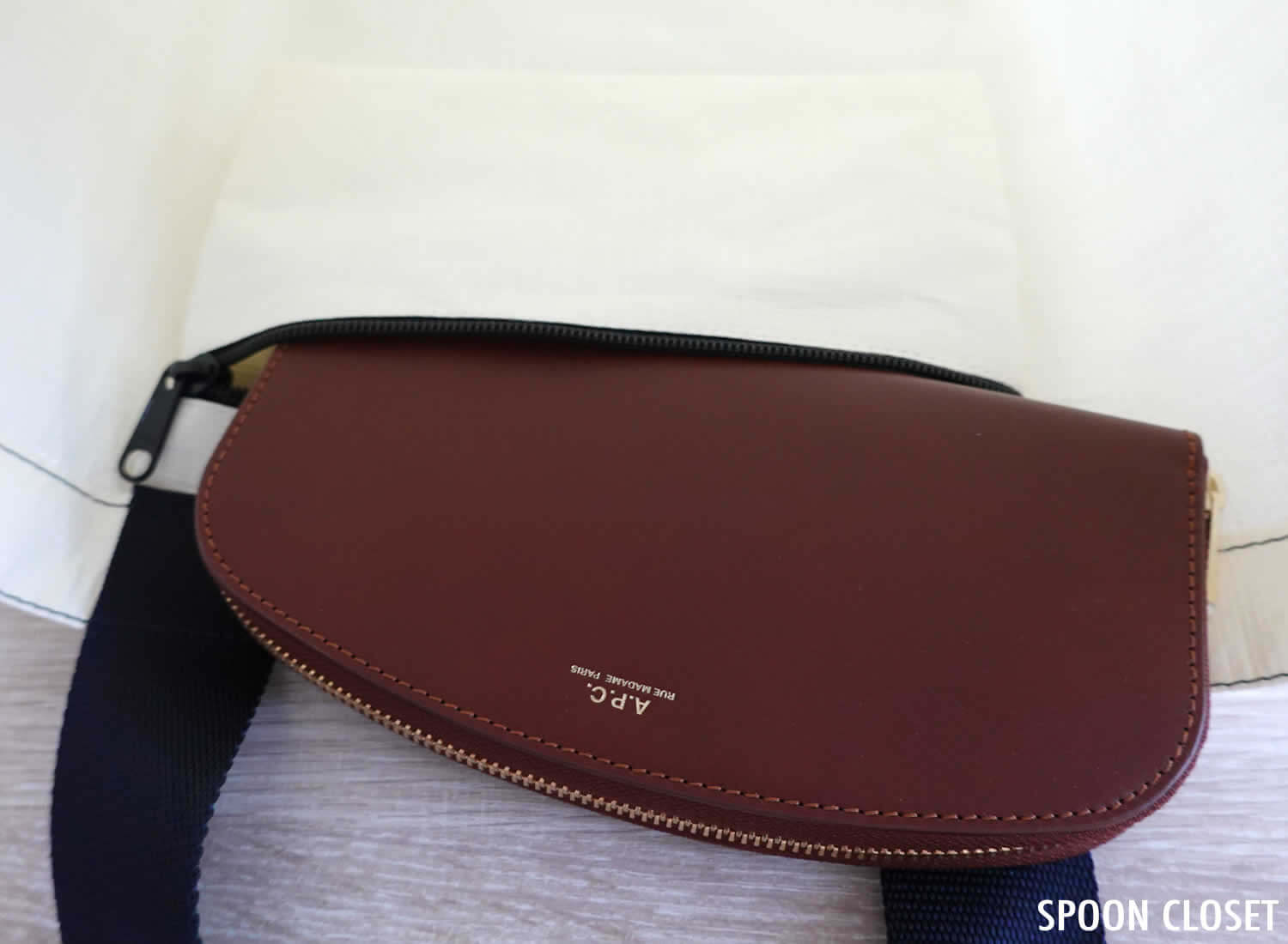 サイズ感と収納例。エルベシャプリエの725PP・マルシェバッグ舟型L