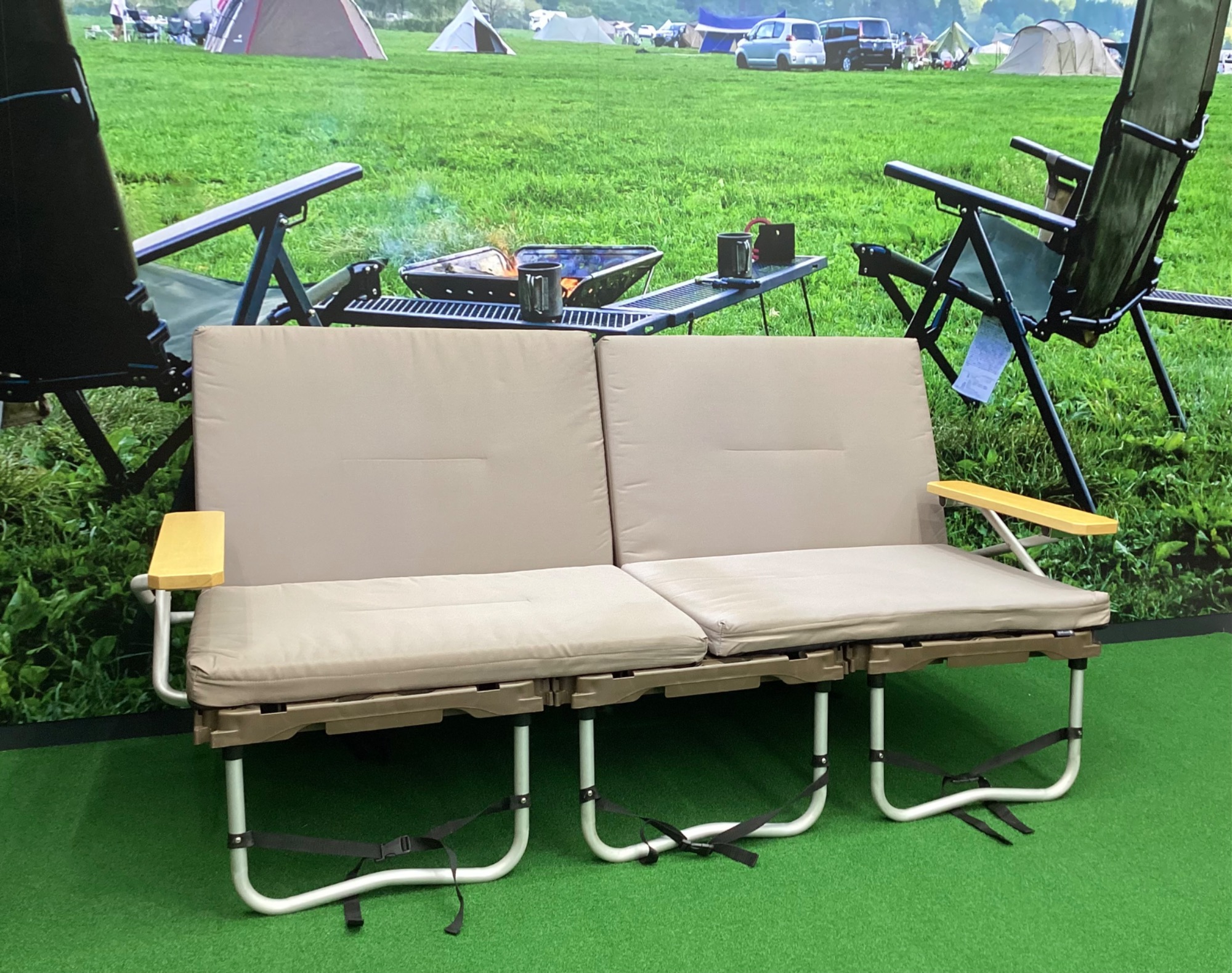 キャンプに持ち運べるソファ「ラックソットマルチスターターセット