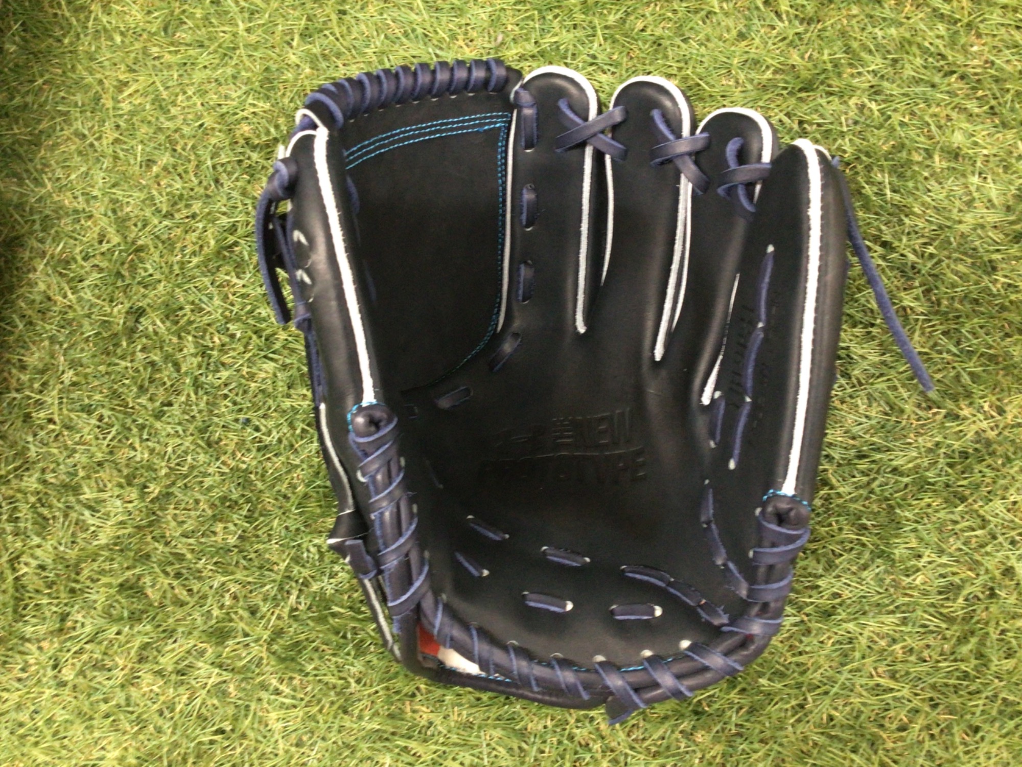 横浜の小さな大魔神！山崎康晃選手の支給品グローブ紹介！[2022.10.14