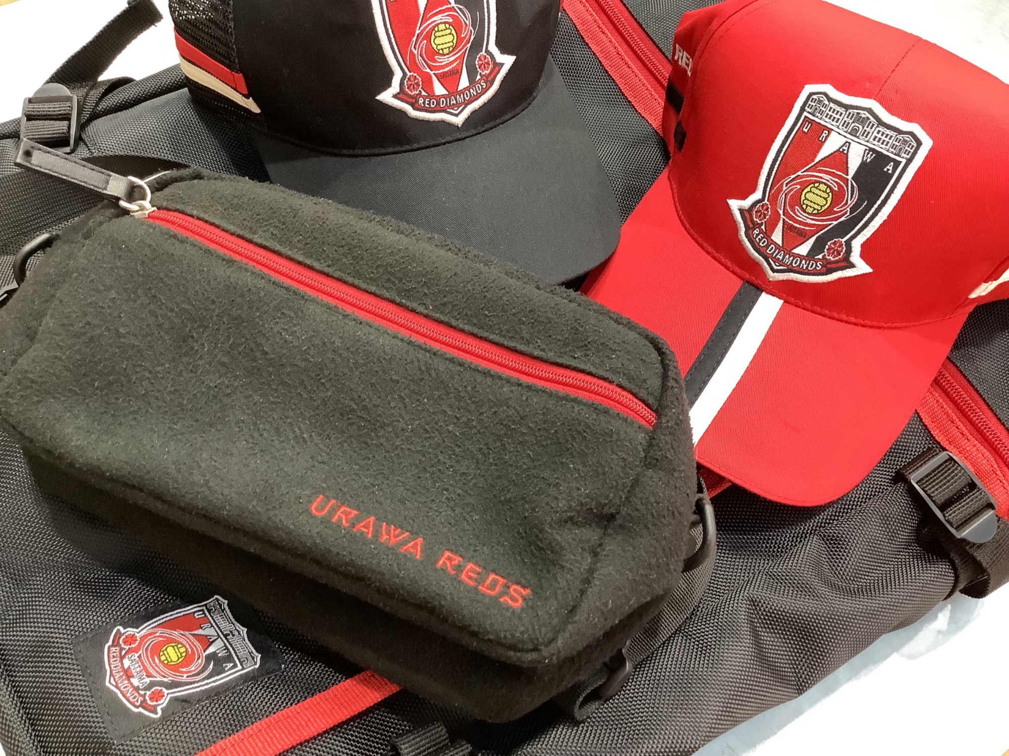 浦和レッズ大量入荷！初めて応援に行かれる方もフル装備可能な