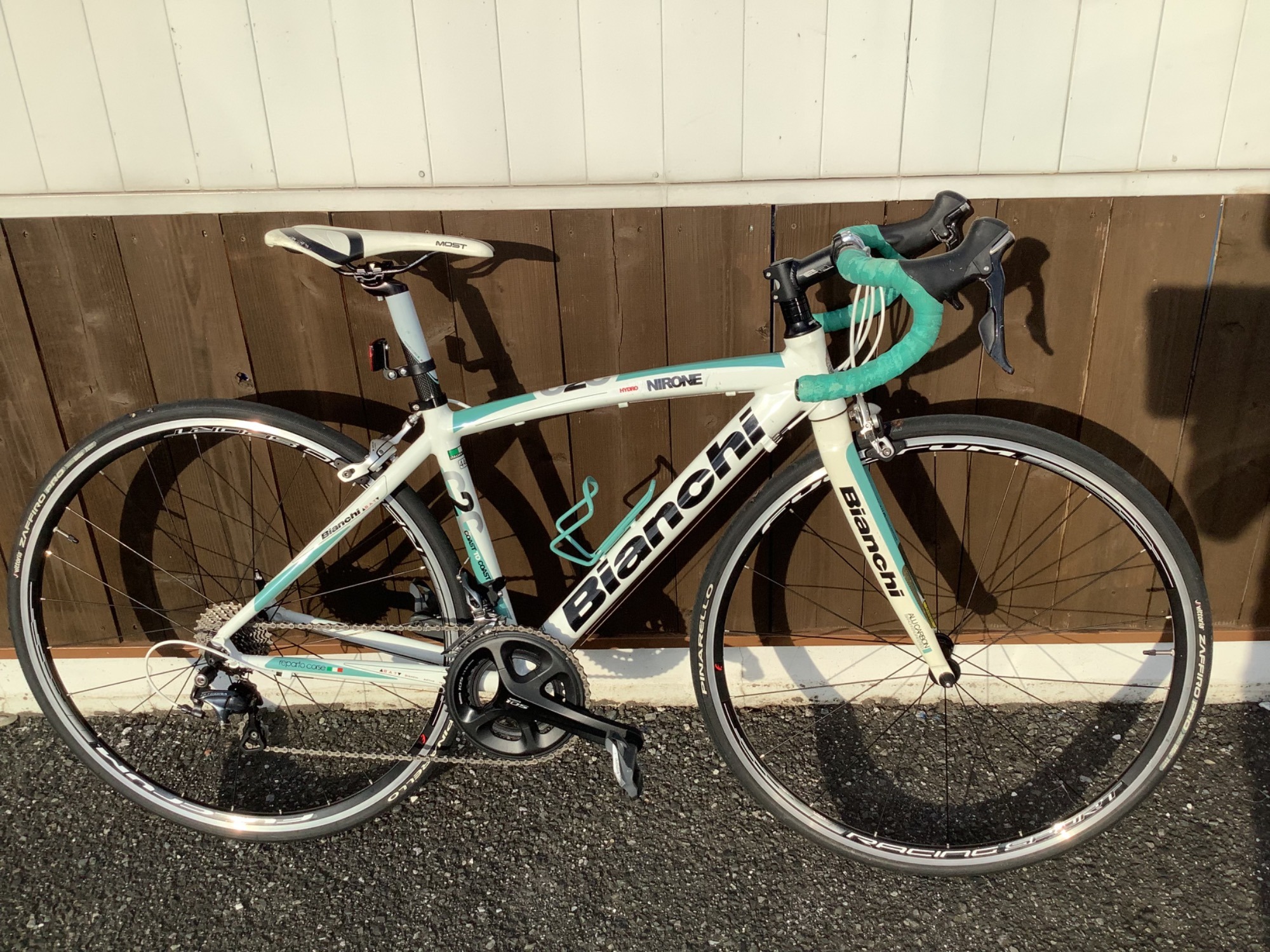 チェレステカラーの語源、ビアンキの自転車！[2022.09.09発行