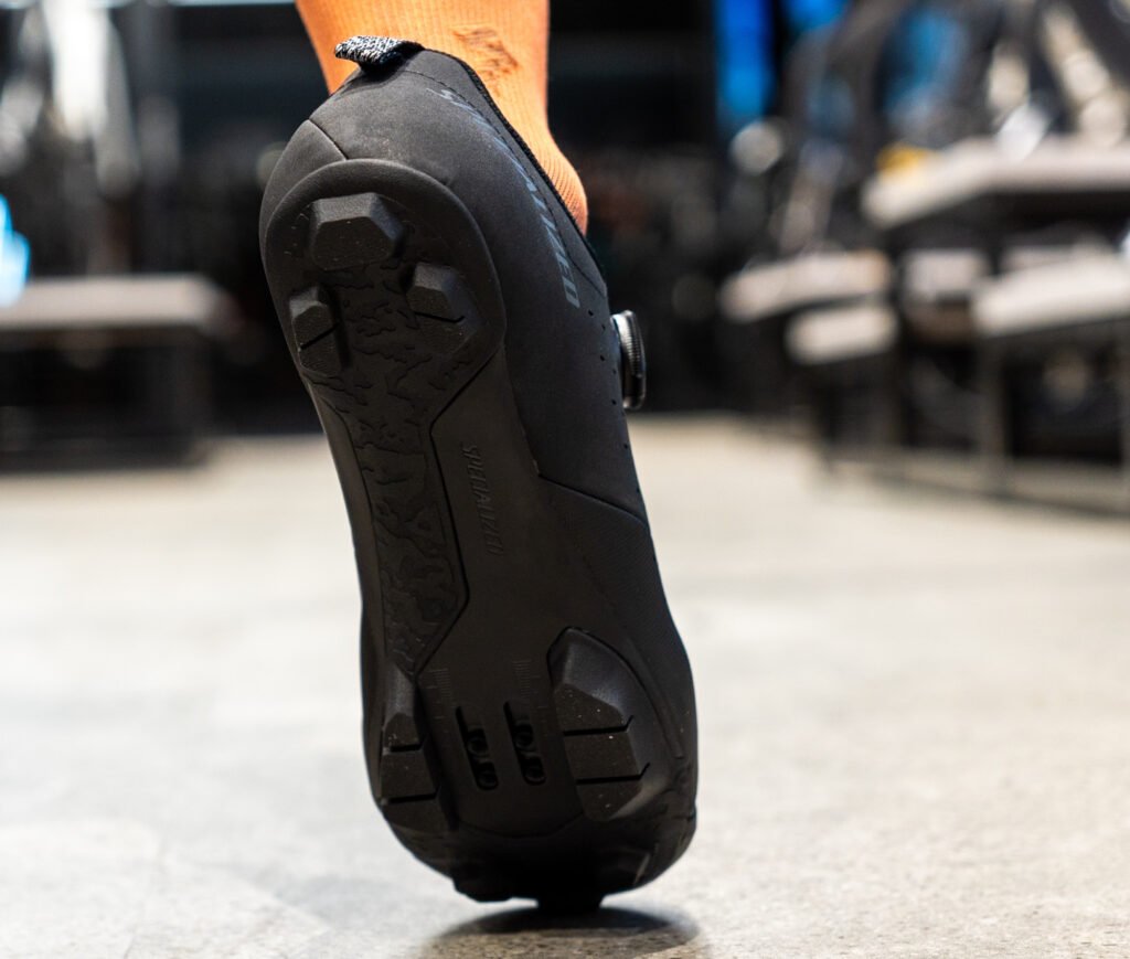 漕げて歩けておしゃれなビンディングシューズ Recon 1.0 で決まり