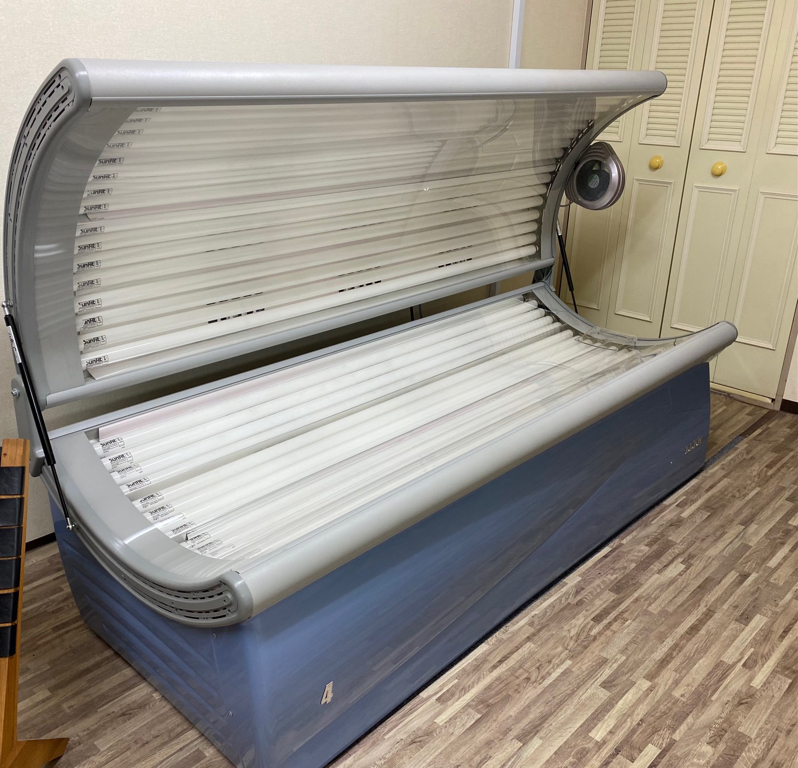 中古・美品】ベッドタイプ日焼けマシン（コラーゲンマシン）入荷決定