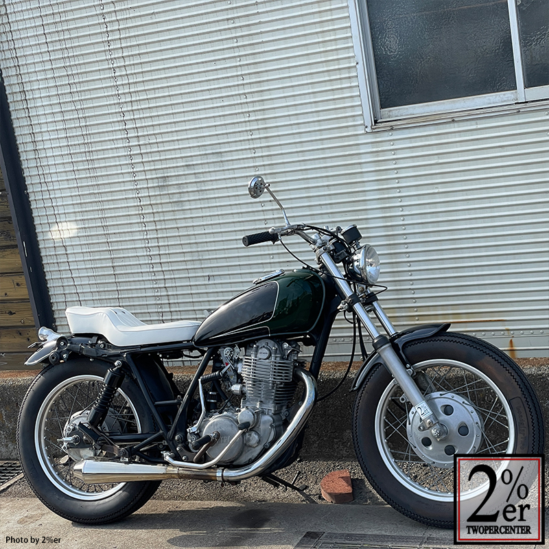 オールドスクールバケットダブルシート ホワイト SR400/500 / 2％er