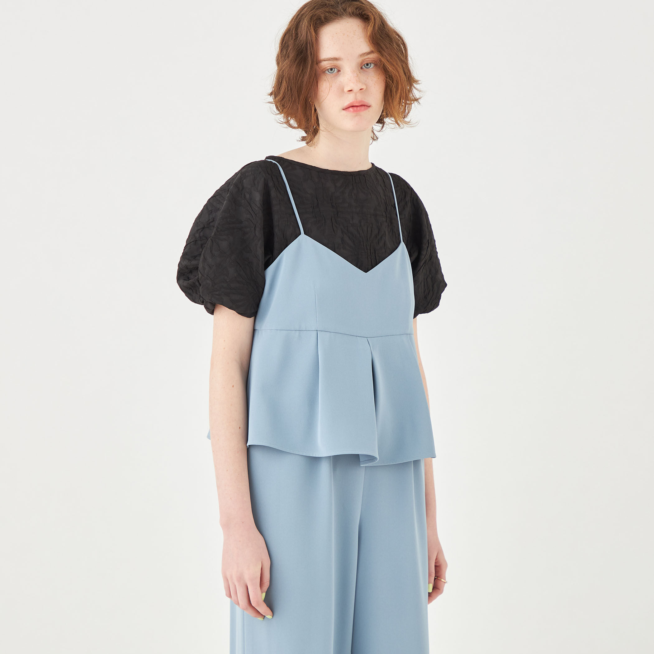 フラワージャカード ツイストスリーブブラウス｜トゥモローランド 公式通販