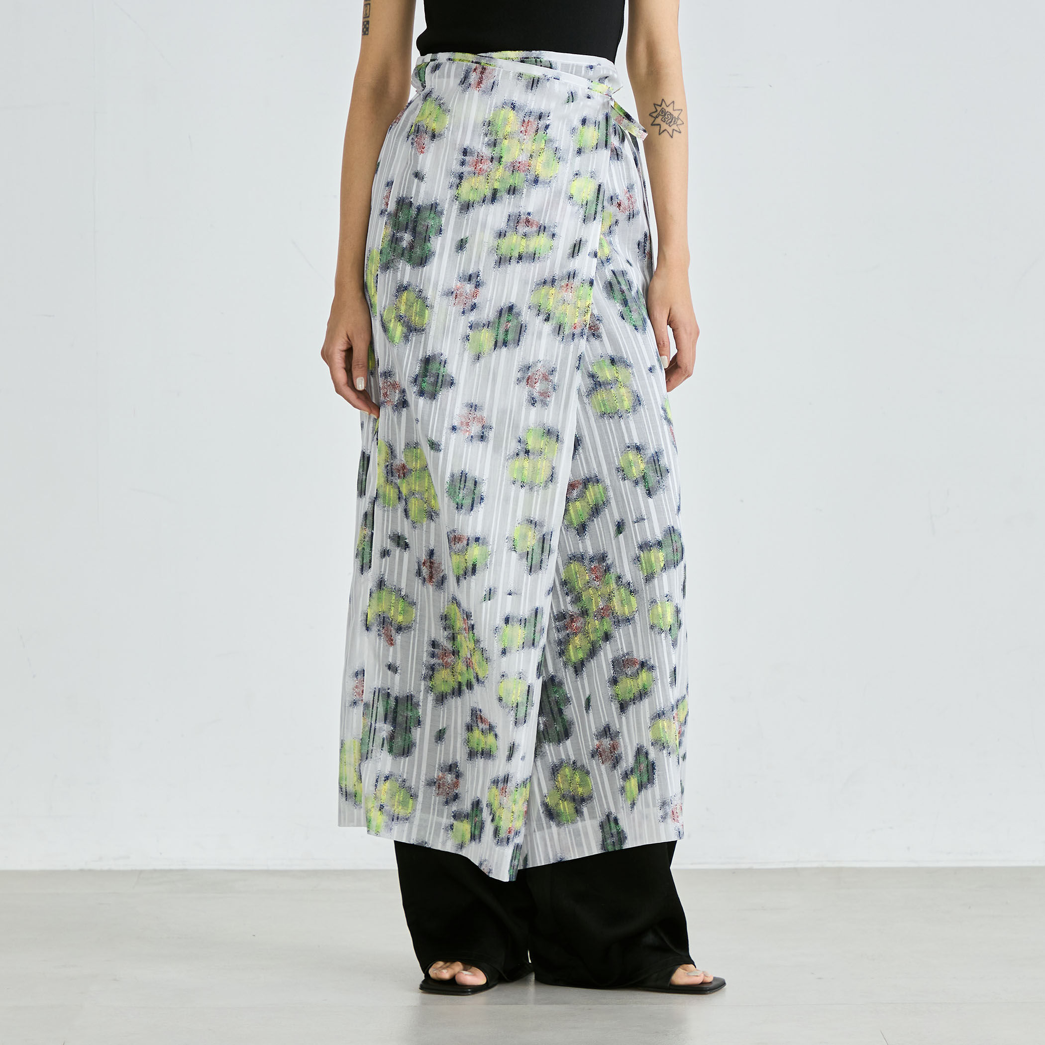 フラワープリント ラップスカート｜トゥモローランド 公式通販