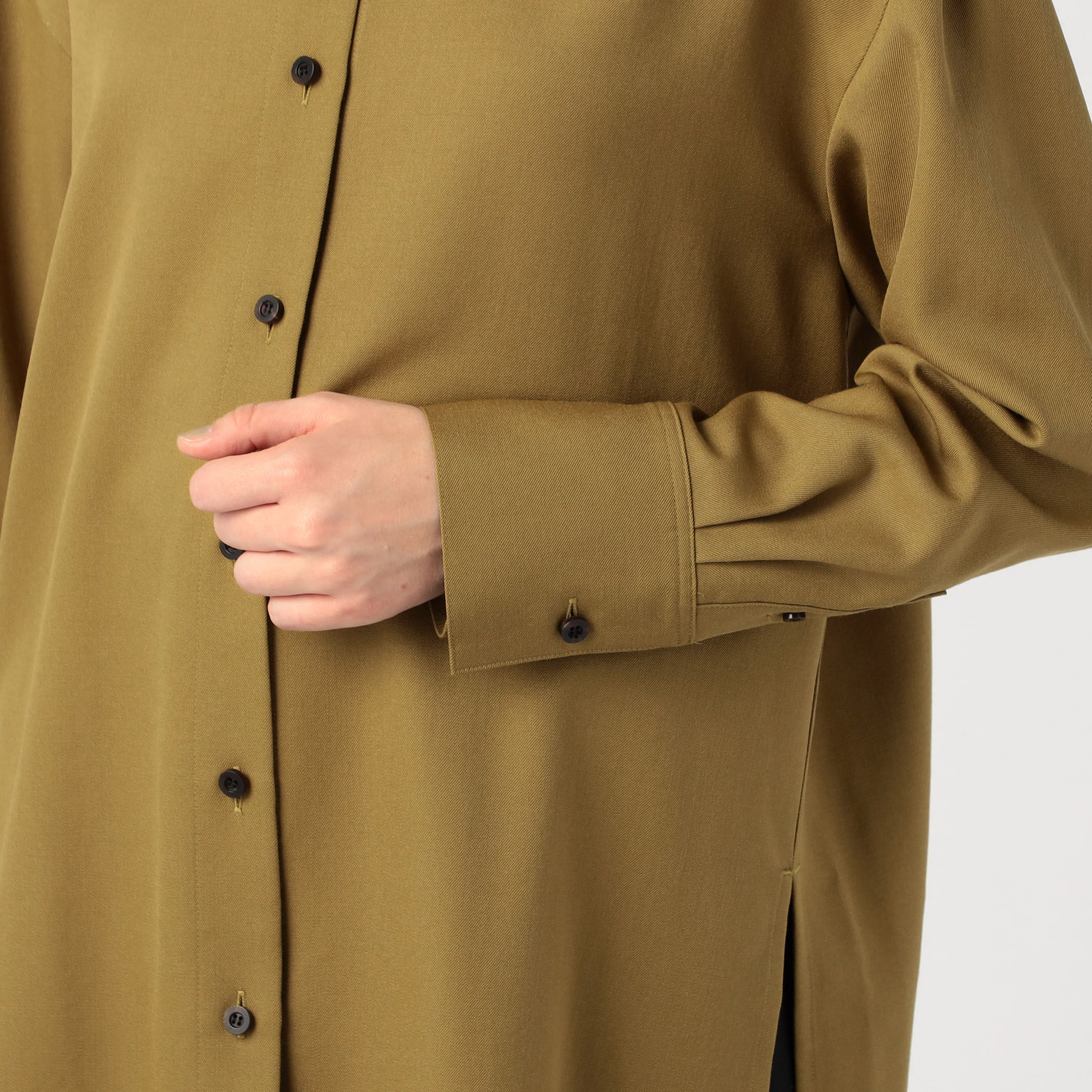 ウールツイル ハイネックロングシャツ｜トゥモローランド 公式通販