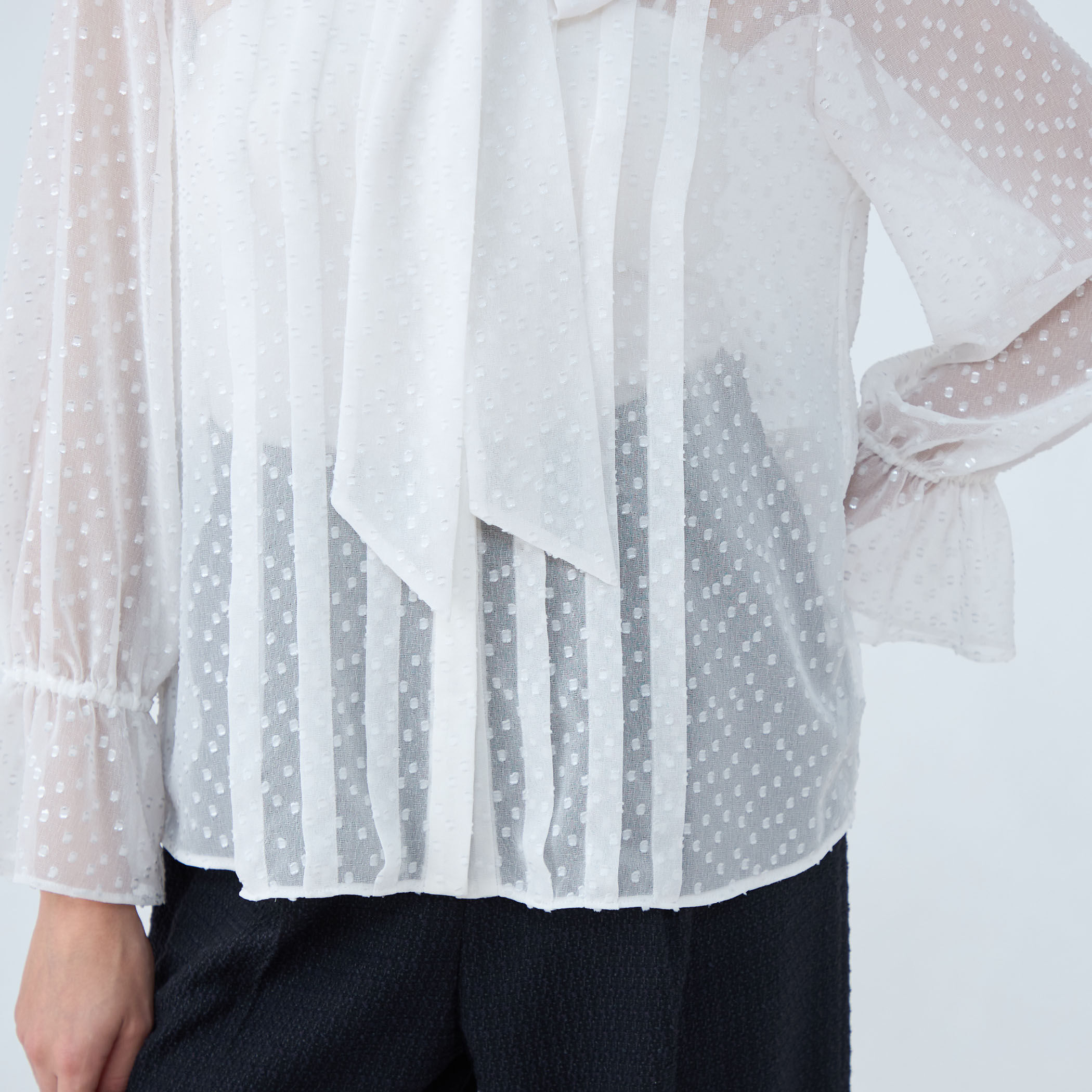 フォイルカットジャカード ボウタイブラウス｜トゥモローランド 公式通販