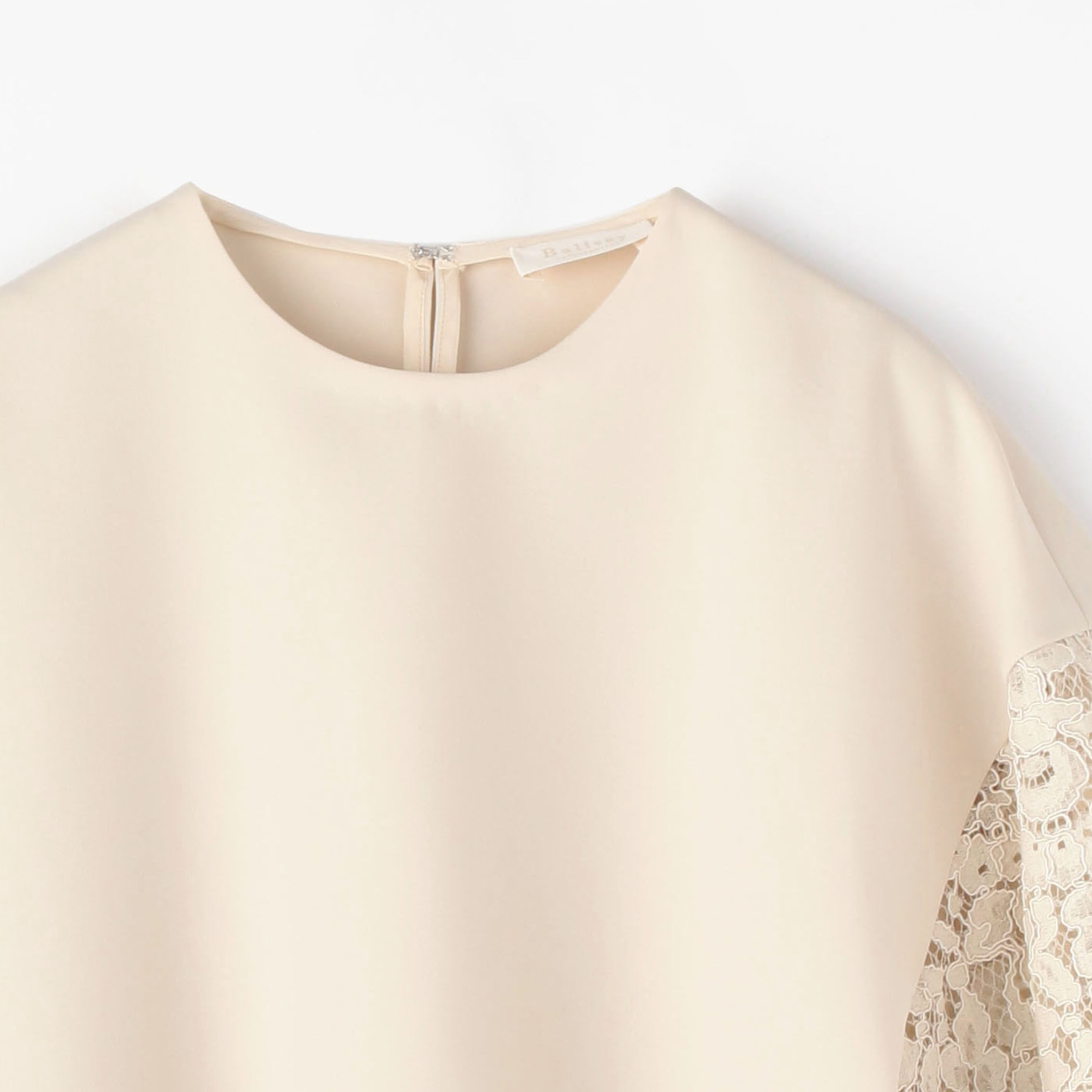 ドライダブルクロス レースコンビブラウス｜トゥモローランド 公式通販