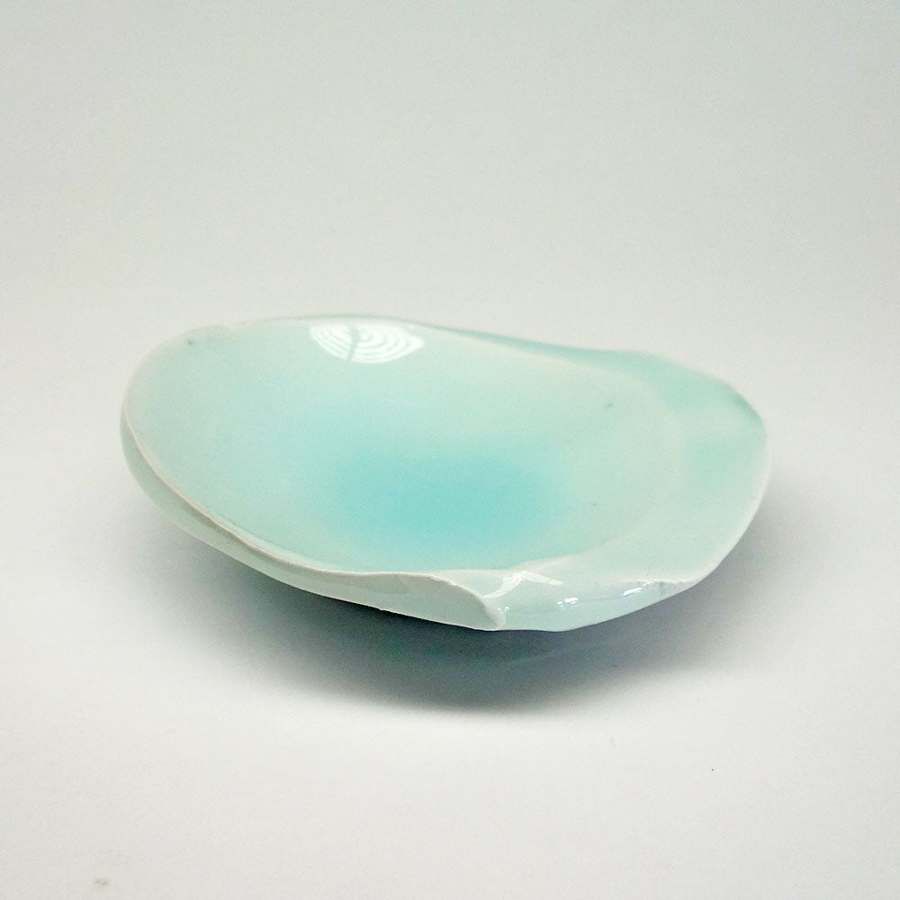 加藤委】青白磁しずく皿 – 工房イクコオンラインショップ
