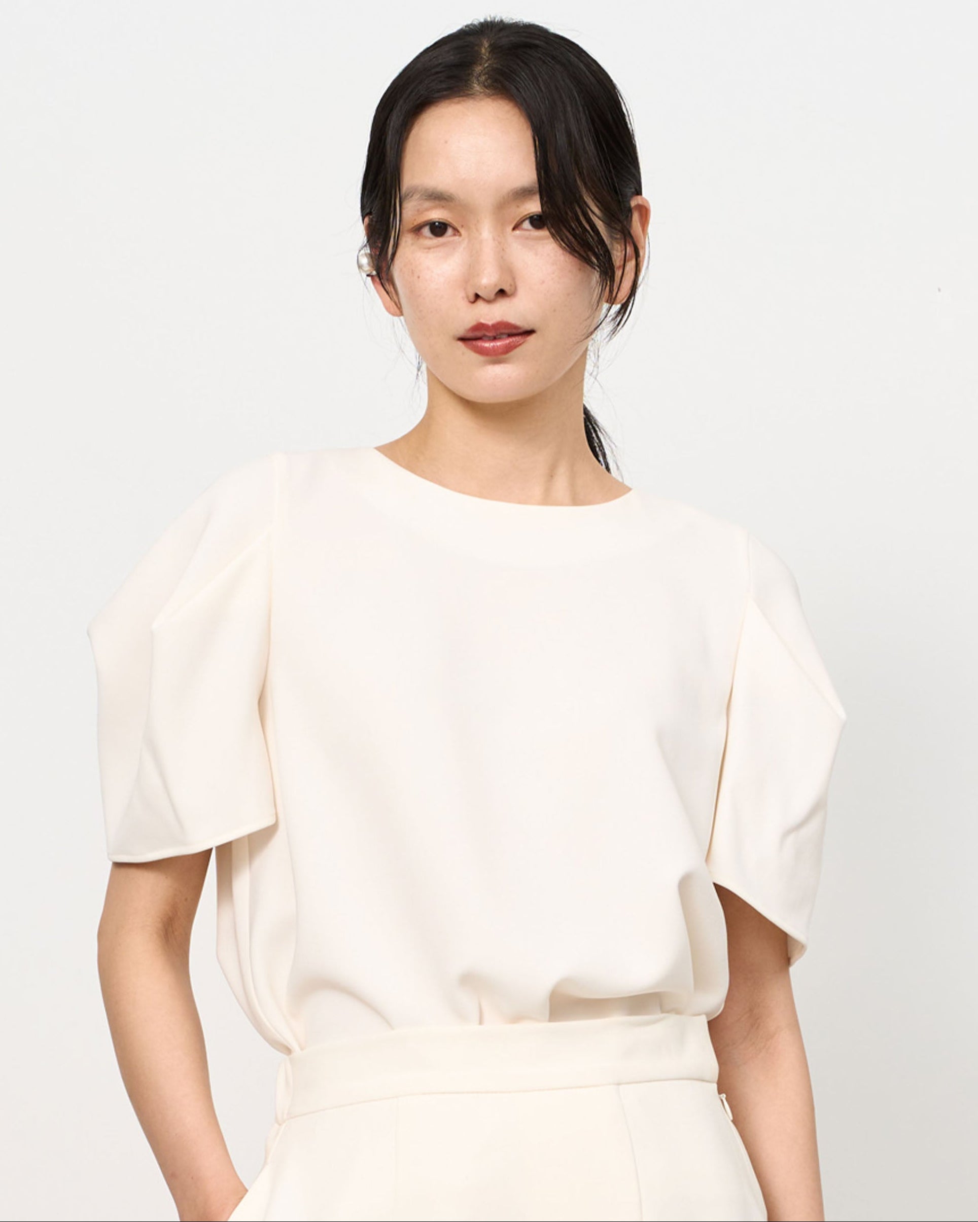 肩タックブラウス - SOÉJU online store｜上質な大人の女性のための