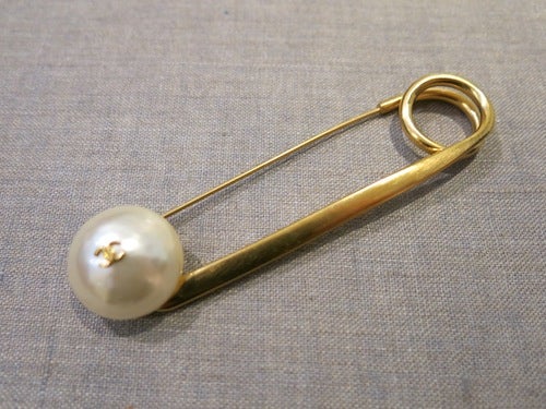 CHANEL ヴィンテージ シャネル 1997年 パール付 安全ピン型 ブローチ