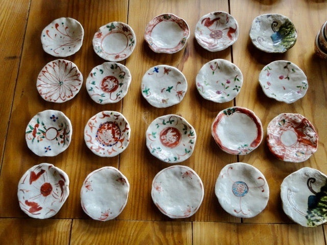 黒岩卓実氏の赤絵小皿と角皿 | 日本酒処 「華雅」～ほんのり桜色～