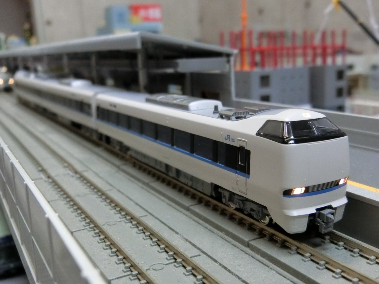 KATO「683系2000番台サンダーバード（リニューアル車