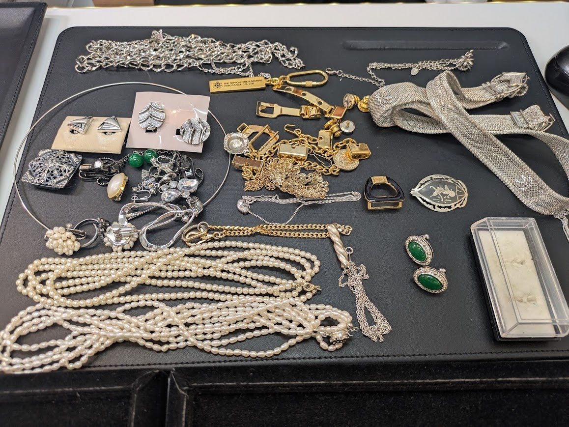 遺品整理 イミテーションジュエリーの処分の仕方 | 自分と家族の幸せ