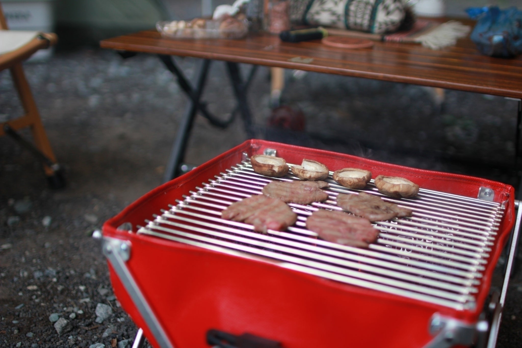 簡単組立＆コンパクト！蓋付きバーベキューコンロ「ゴービキュー (GoBQ