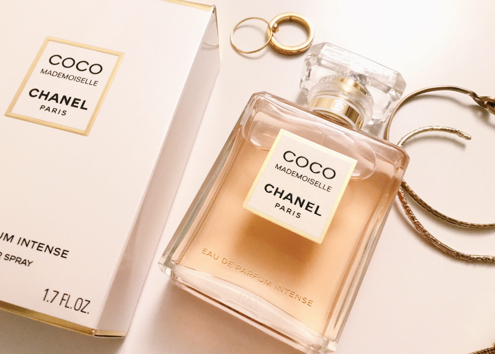 シャネル【ココ マドモアゼル オードゥ パルファム アンタンス】は私を
