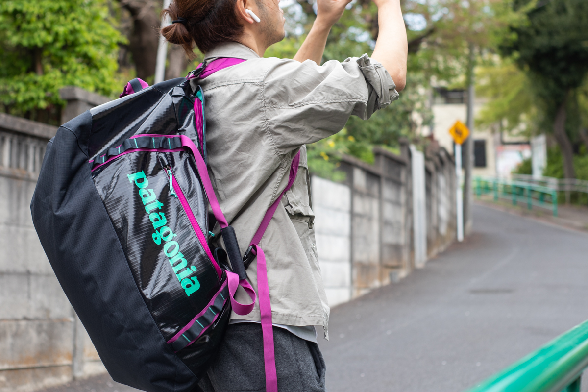 パタゴニアの「ブラックホール・ダッフル」があればキャリーケースは