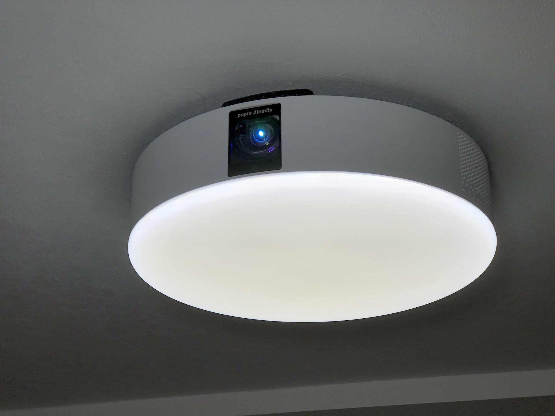 プロジェクターの据え置きに向く人、ポータブルに向く人の見分け方