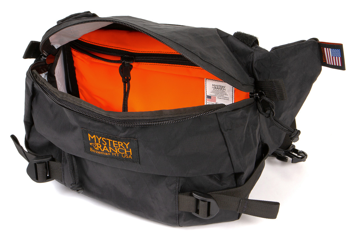 肩掛けスタイルも◎。ミステリーランチの「ヒップモンキー」新作が休日