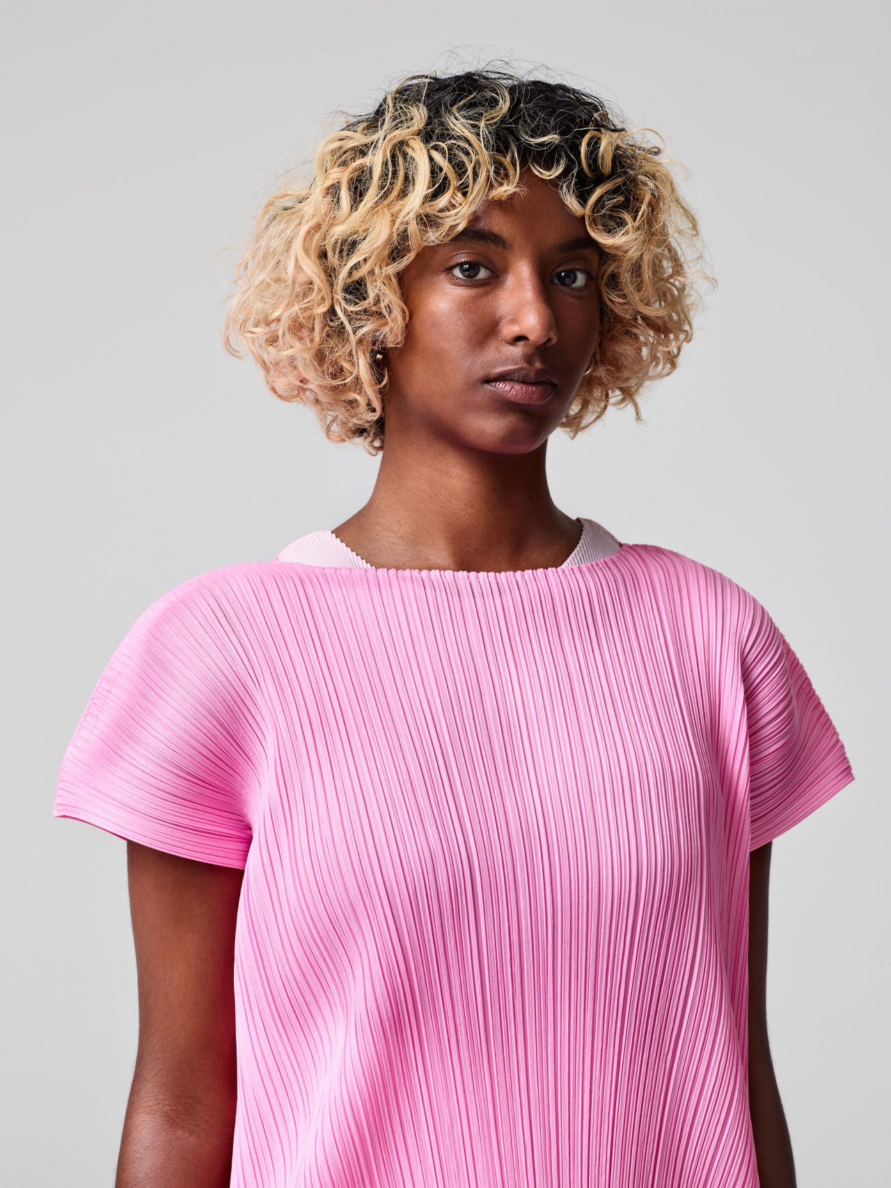 プリーツが運ぶ春の息吹。プリーツ プリーズ イッセイ ミヤケ 2022年春