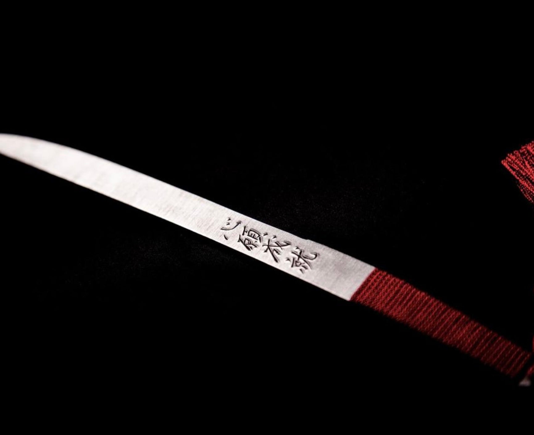 あなたを支える新しい日本刀の形。新鋭刀鍛冶が玉鋼に魂を籠めて作る