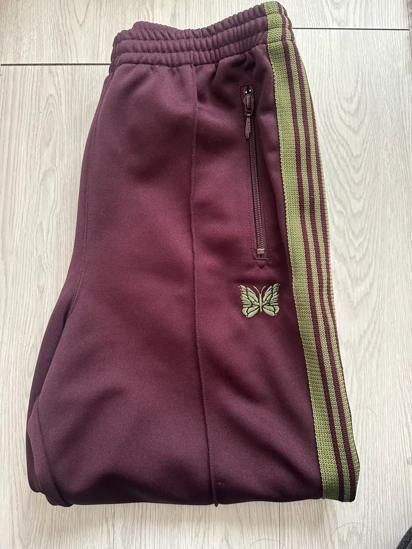 2026年最新】needles トラックパンツ マルーンの人気アイテム - メルカリ