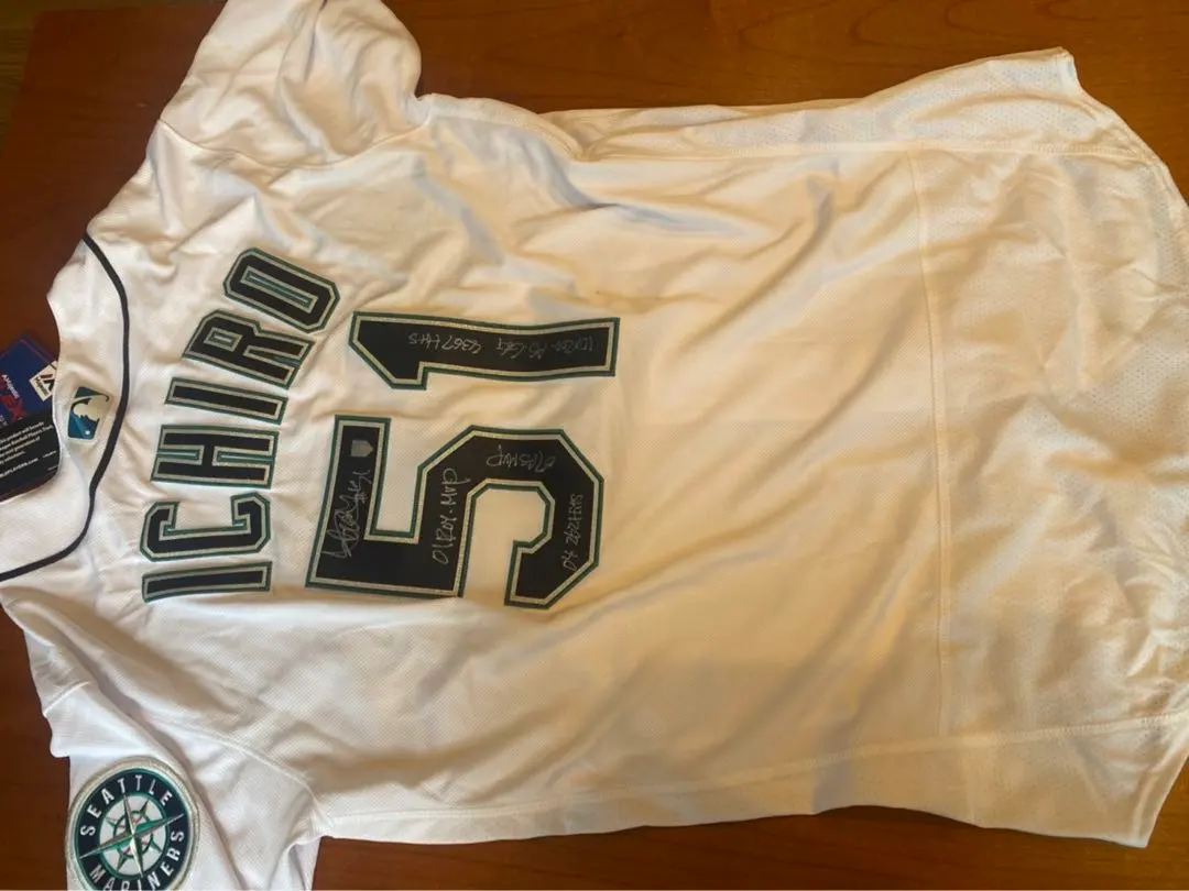 2026年最新】イチロー サイン ユニフォームの人気アイテム - メルカリ