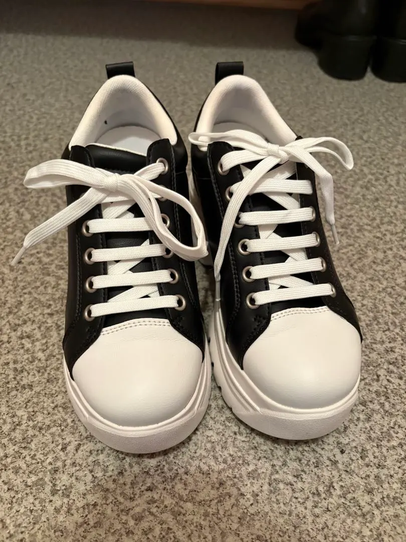 2026年最新】鈴木亜美 スニーカー sの人気アイテム - メルカリ