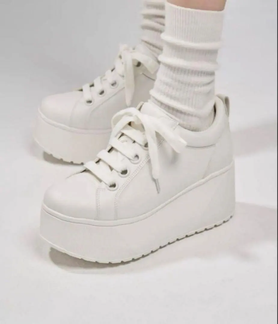 2026年最新】鈴木亜美 スニーカー sの人気アイテム - メルカリ