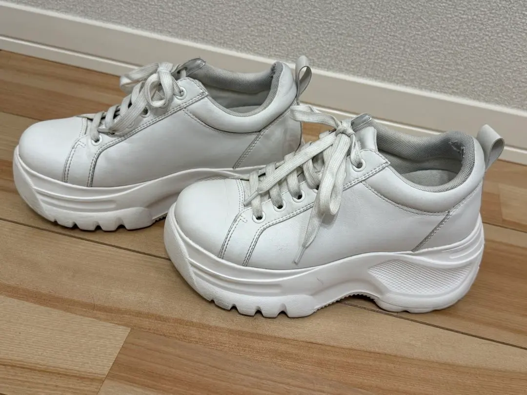 2026年最新】鈴木亜美 スニーカー sの人気アイテム - メルカリ