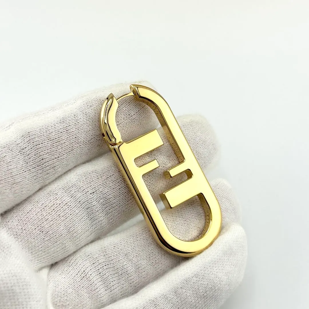 2026年最新】fendi ピアス オーロックの人気アイテム - メルカリ