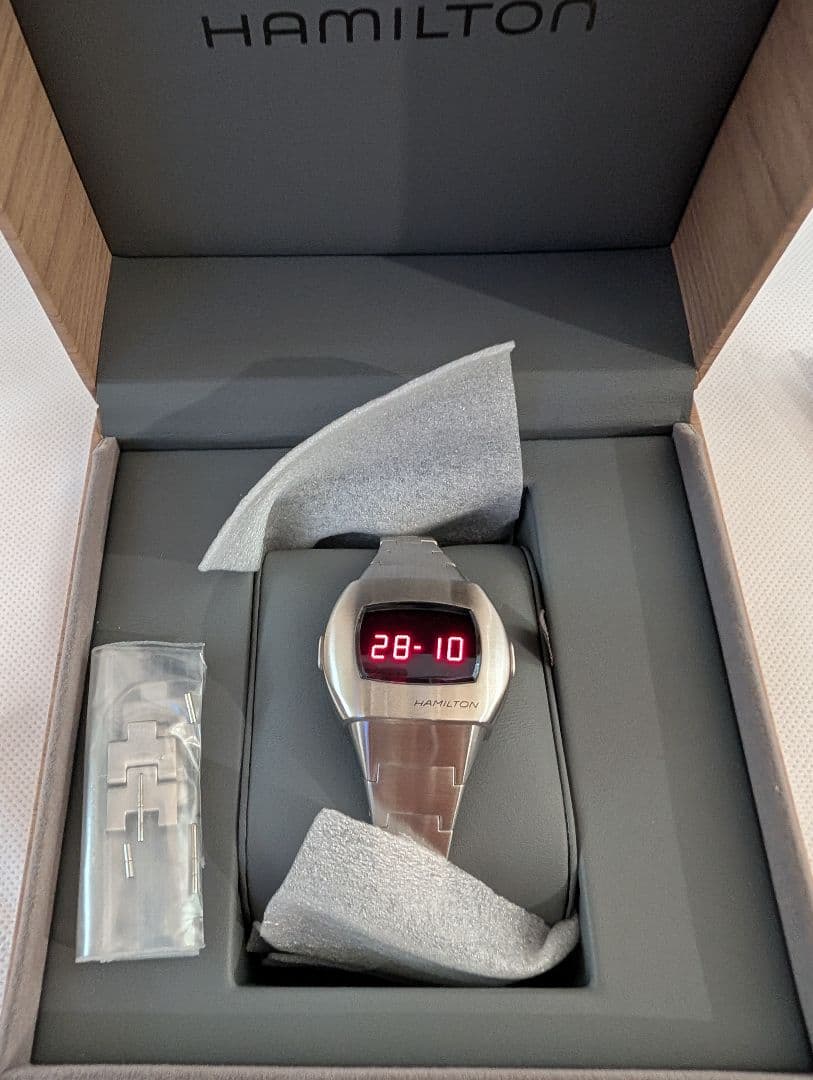 ハミルトン PSR 74 パルサー復刻 伝説の70's腕時計「パルサー」をどう復刻した？ 好みはゴールド