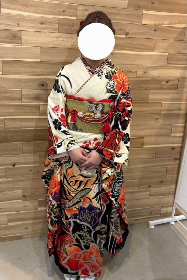 5kidsMaMa プロフ必読 成人式　振袖フルセット　華やか振袖 花柄 梅の花などが描かれた乳白色の伝統柄振袖で成人式| kimono hearts