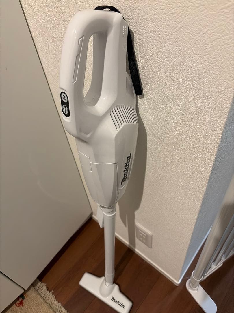 マキタ コードレス掃除機CL107 紙パック バッテリ充電器付 Amazon.co.jp: マキタ コードレス掃除機CL107 紙パック式 標準25分稼働