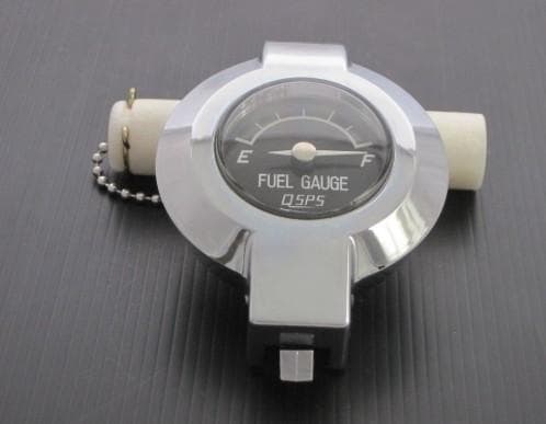 新品 GT380 GT550 ゲージ付 タンク キャップ ブラック スズキ 純正 新品 GT380 GT550 GT750 オイルタンク キャップ