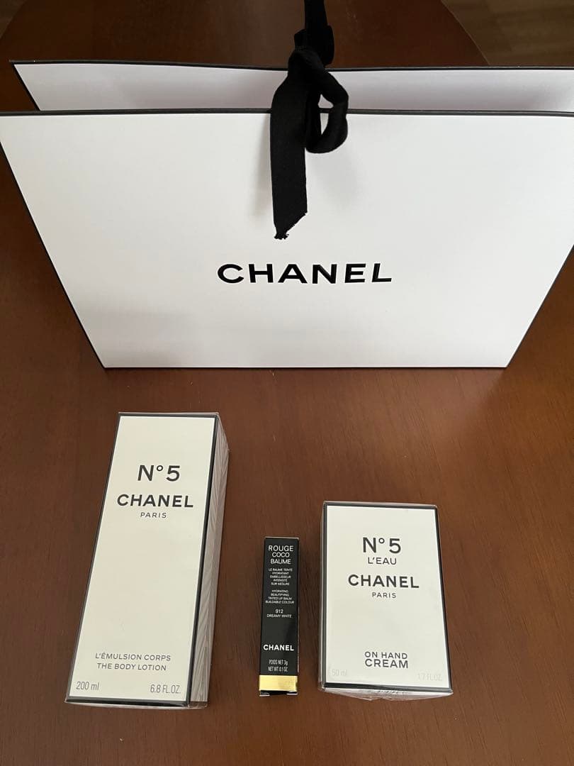シャネル N°5 ハンド クリーム／ボディローション/リップボーム　セット 51LCsmosXKL._AC_UF350,