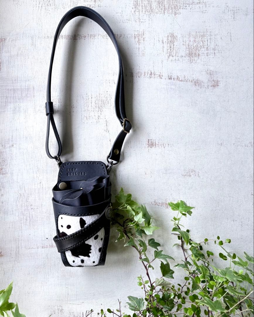 ヌメ革ブラック、ハラコカウのシザーケース - メルカリ