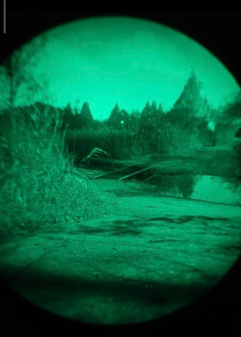 PVS-31 双眼微光ナイトビジョン（グリーン管） - メルカリ