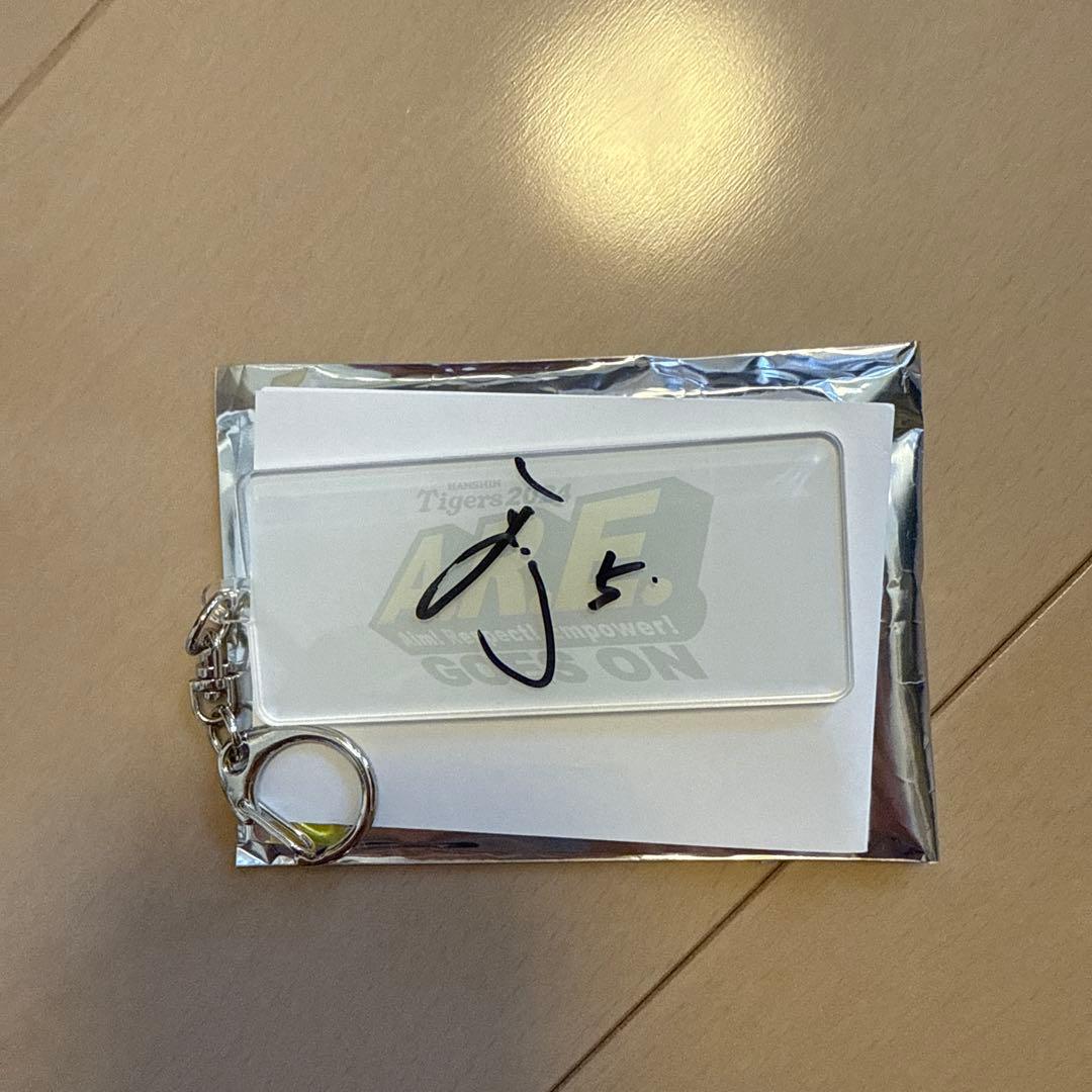 阪神タイガース　近本選手　シークレットキーホルダー　サイン Amazon.co.jp: 阪神タイガース シークレット 似顔絵アクリル