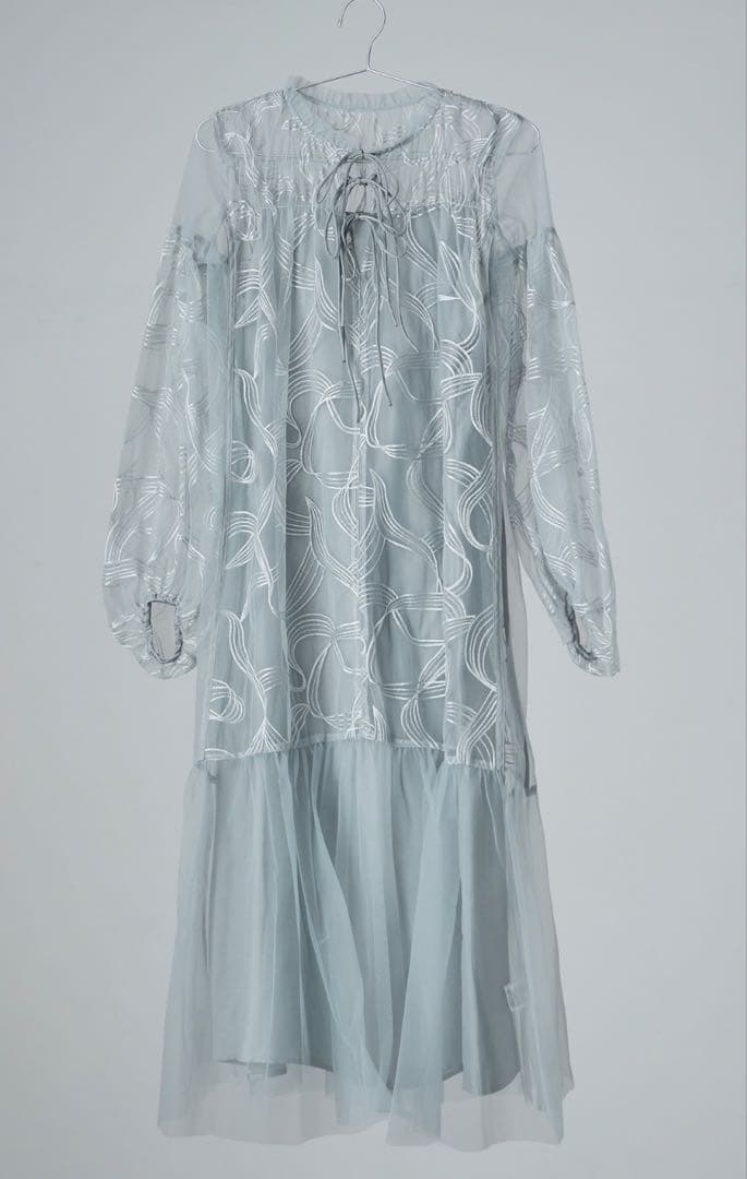 niana リボンエンブロイダリーレイヤードドレス - メルカリ