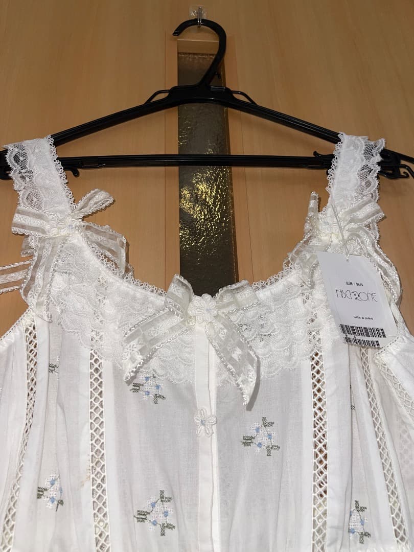 さえら、ヒスクローネの豪華レース満載ホワイトフレアパジャマ - メルカリ