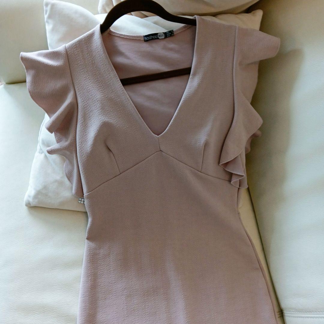 boohoo ブーフー ベージュピンク フリル袖 ストレッチ ミモレ丈