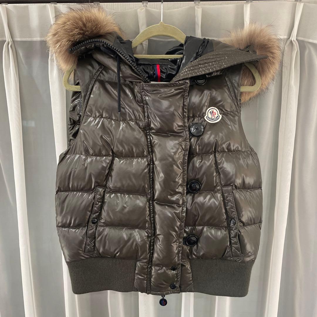 美品 MONCLER モンクレール ダウンベスト リアルファー カーキ Mサイズ