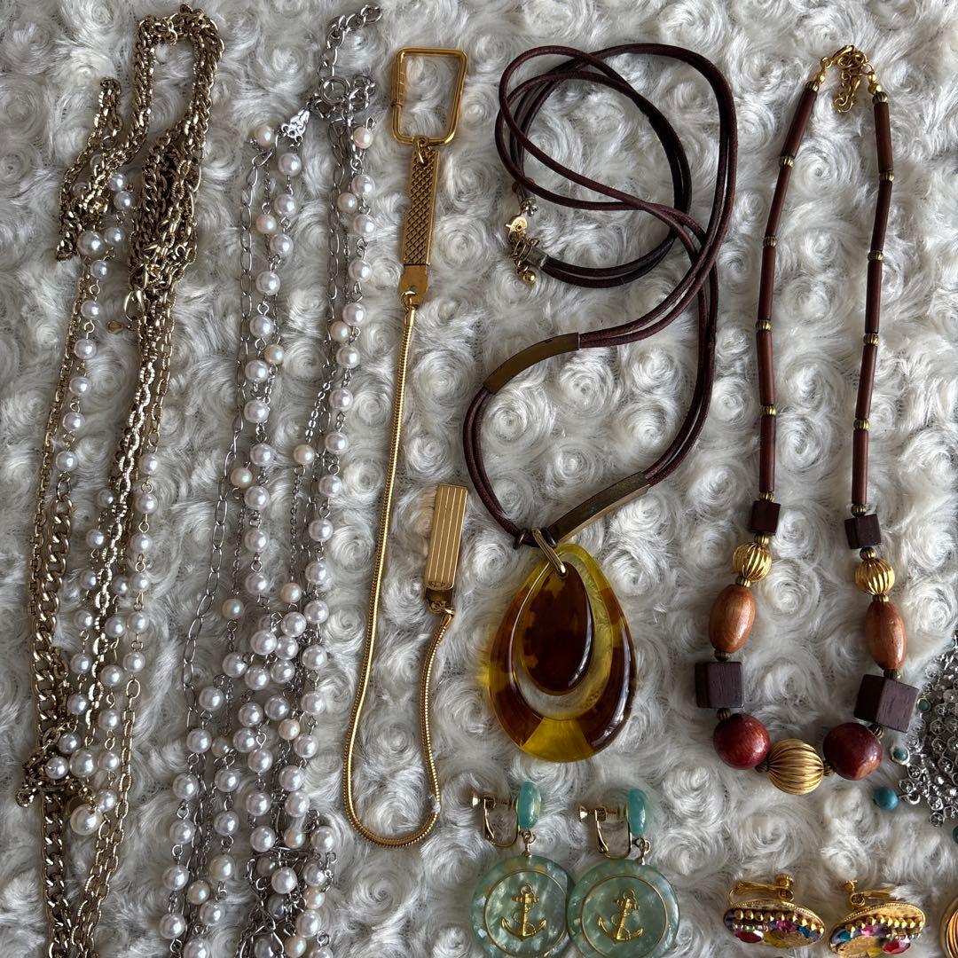 遺品整理 アクセサリー20点 - メルカリ