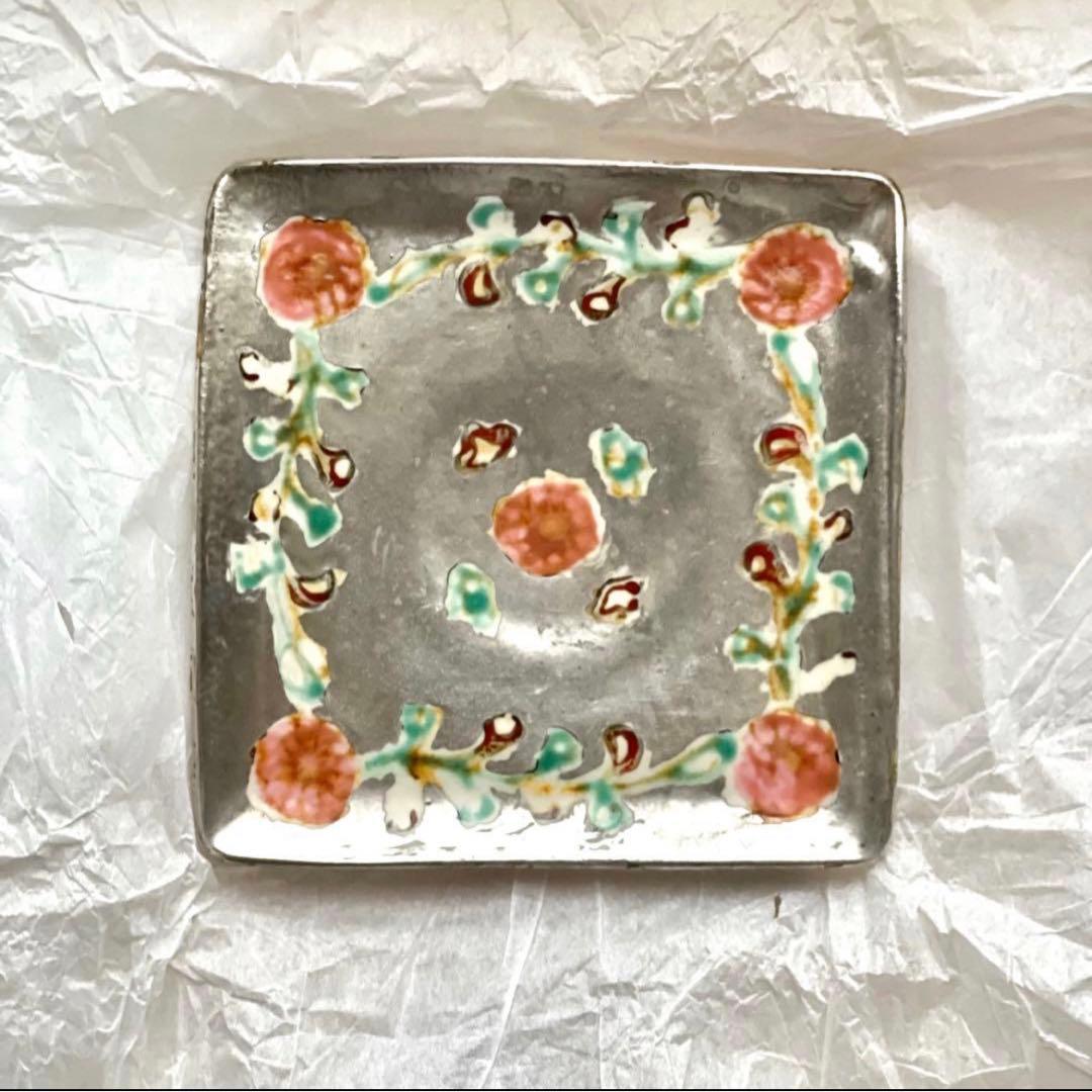 伊藤聡信 さん 銀彩色絵 角皿 菓子皿 ピンクの花 - メルカリ