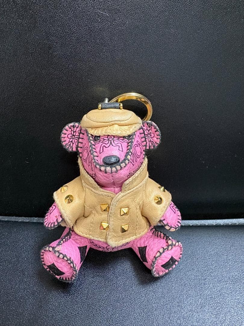 MCM クマ キーホルダー ベア チャーム ピンク スタッズ バッグチャーム